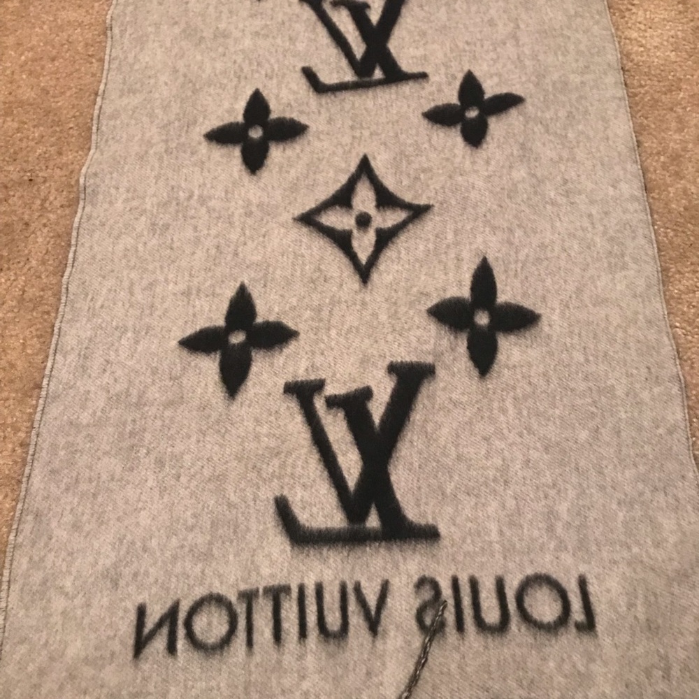 Cashmere scarf